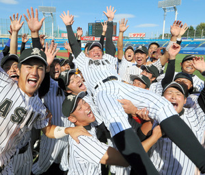 亜大、3季ぶり優勝 東都大学野球・秋季リーグ