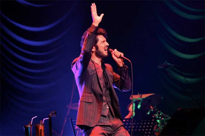 平井 堅、恒例のクリスマスライブ 今年はKen's Bar編成で