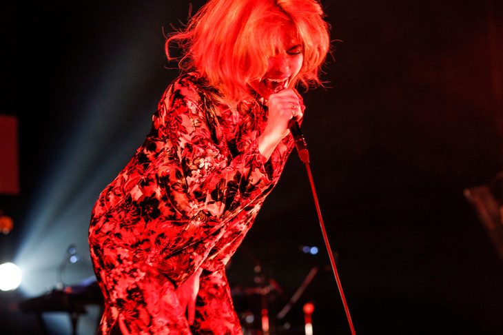 「現実の世界に出てきたわ！」YEN TOWN BAND、ライブでLily Chou-Chouらと競演