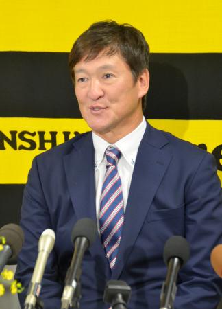 田舎のスターになるな！阪神・片岡１軍打撃Ｃ、スーツ姿で猛訓示