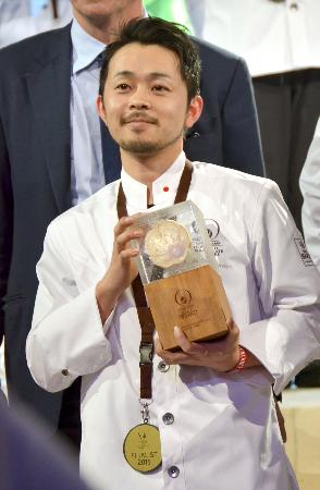 チョコ職人の世界大会、滋賀の小野林さん2位
