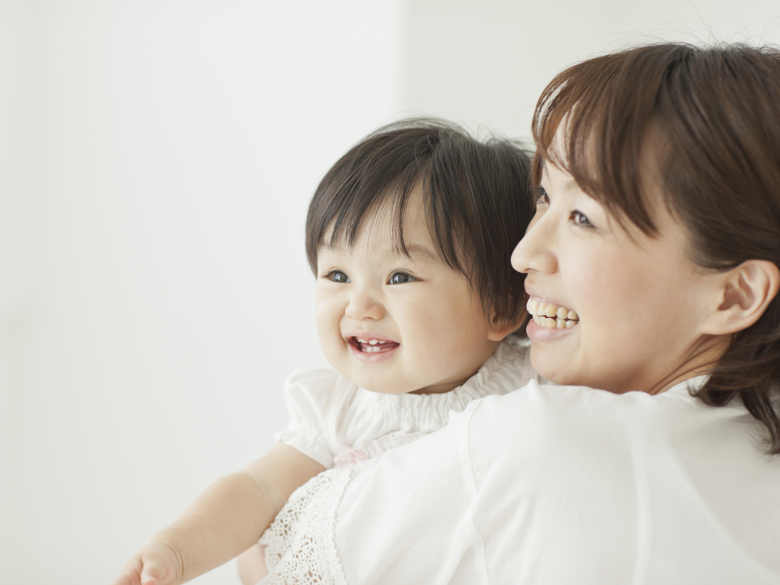 綾野剛『コウノドリ』の産婦人科医役でカメレオンの称号得る