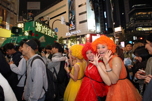 魔女・ゾンビ・アニメキャラ… ハロウィーンで街は沸騰