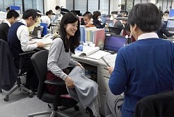 ウォームビズ:暖房20度設定…重ね着や加湿で温暖化対策