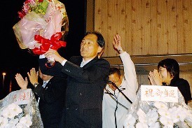 選挙：佐那河内村長選 出直し選 ごみ施設計画撤回派、岩城氏が当選 推進派、原氏を破る ／徳島