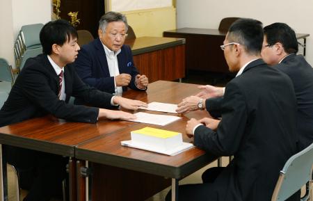 執行部に不満 維新・鈴木衆院議員が離党届