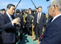 「開門反対」直接訴え 諫早干拓視察で農相に営農者ら 2015年11月04日