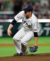 侍J 先発・菅野がボークで先制点許す