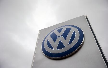 ＶＷ、１０月の日本販売が半減 排ガス問題でイメージダウン直撃