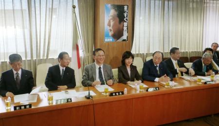 自民、看板政策に批判続出 官邸に不満あらわ