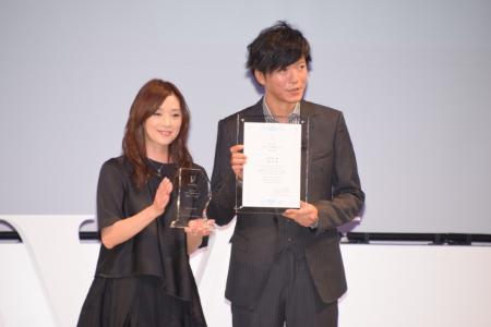 田辺誠一「まさか」の夫婦受賞 大塚寧々と“憧れの夫婦”に