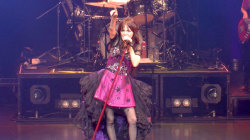 相川七瀬、デビュー20周年ライブで感涙