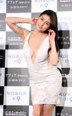 橋本マナミ「ちょっと(胸元を)開けてみました」