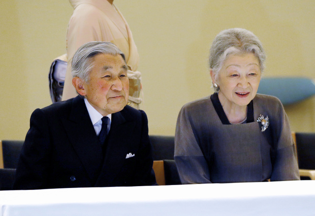 皇室：両陛下が琉球舞踊公演を鑑賞