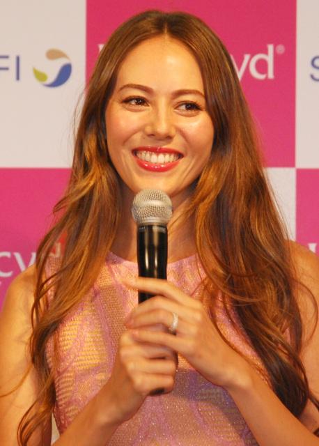 道端ジェシカ、伊イケメン社長とのデート質問集中で会見打ち切り