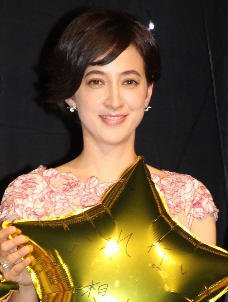 竹野内豊、倉科カナとの結婚報告問われ無言…ＢＧＭで質問聞こえず？