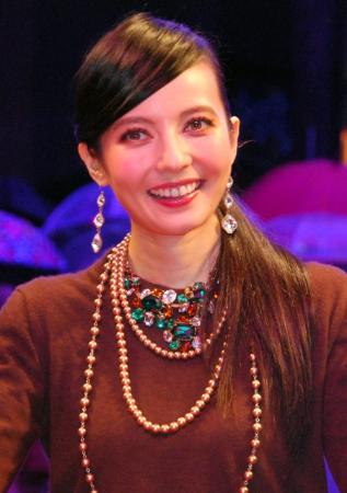 ベッキー    、ハリセン春菜と実家でXマスパーティー「楽しかった」