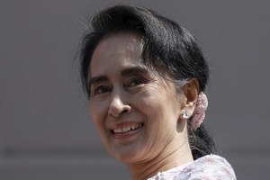 スー・チー氏、国軍司令官らに会談要請=大統領府「平和的に政権移譲」-ミャンマー