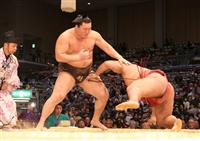 【大相撲九州場所】 白鵬、立ち合いのはたきに苦笑 わずか0秒7の決着
