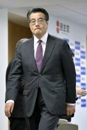 民主の年内解党要求へ 岡田代表に細野、前原氏