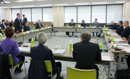 美容師の顔そり増える？理容師との両資格、取得が容易に