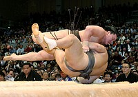 白鵬7連勝=大相撲九州場所7日目