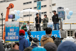 シールズ「辺野古ＮＯ」 工事強行に抗議「民主主義守れ」