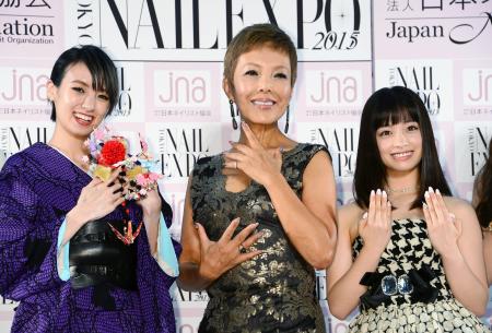 南明奈、ド派手ネイルでトイレ行けない？よゐこ濱口に「見せたい」