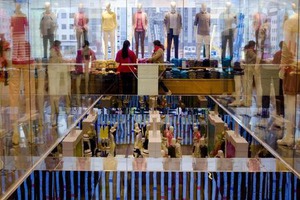 ファストリと東レ、販売・生産情報を共有 5年で1兆円取引へ