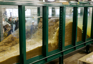 鬼怒川の堤防決壊、屋内で再現実験 東京理科大が公開