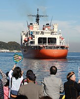 「しらせ」南極へ出発＝海自横須賀基地から