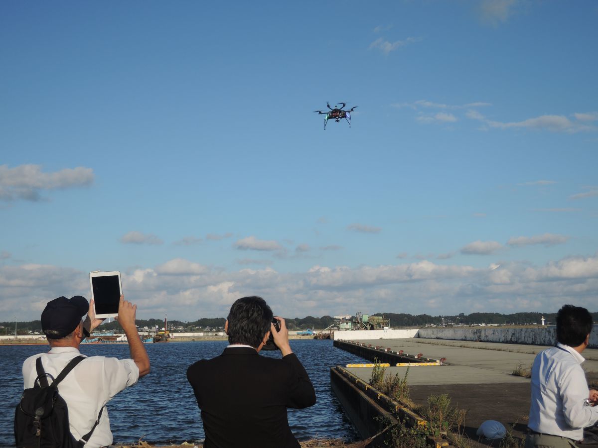 市街地でのドローン飛行 国交省が許可受け付け