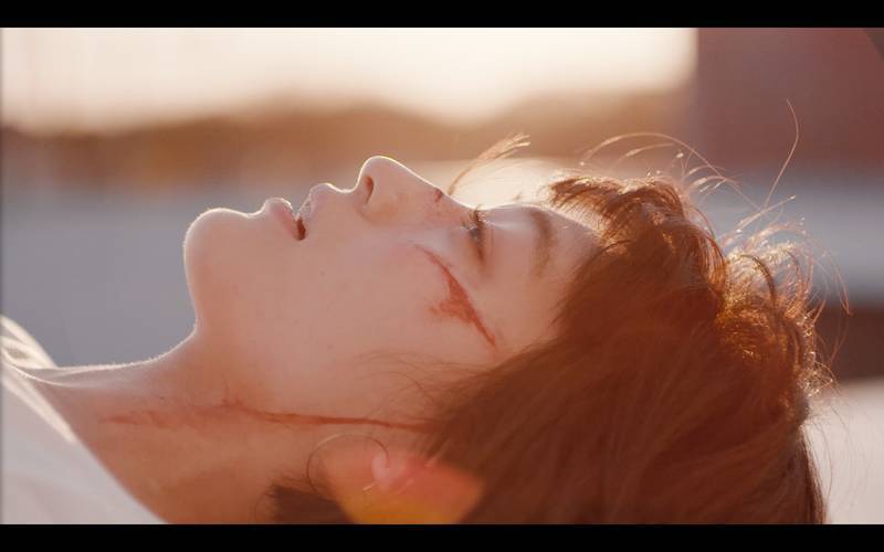 水曜日のカンパネラ、MV「マッチ売りの少女」でコムアイ全身傷だらけ!?