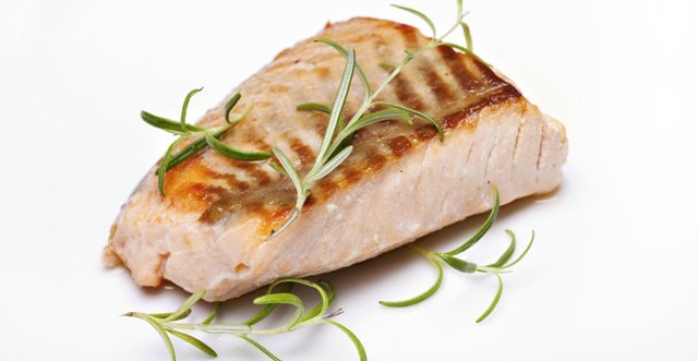 遺伝子組み換え食品:FDA、動物で初承認 サケ速く成長