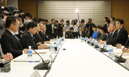 経団連、賃上げ要請受け入れへ ベア容認も