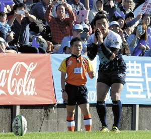 五郎丸選手、ホーム開幕…「完売情報」で空席も