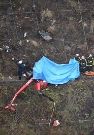 山林に小型ヘリ墜落=高速沿い斜面、2人死亡—長野向かう途中か・群馬
