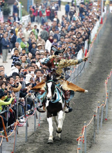 多度大社で流鏑馬（やぶさめ）祭行われる 三重・桑名市