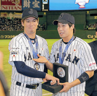 プロ野球:広島・マエケンとソフトバンク・松田、今後の去就語らず