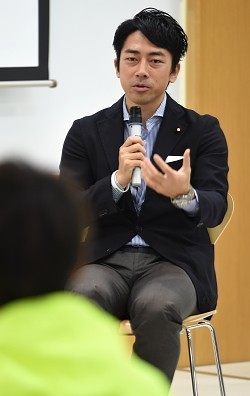 陸連若手養成：小泉進次郎議員が講演「将来は政治家かも」