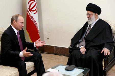 プーチン大統領が8年ぶりイラン訪問 シリア情勢で連携