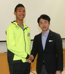 サニブラウン、進次郎議員から金言 ハートの強さは太鼓判!