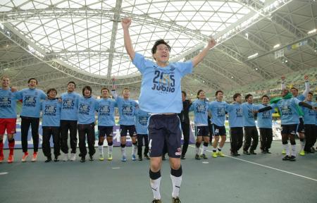 磐田J1昇格!まとまり生んだ名波監督の“親分肌”