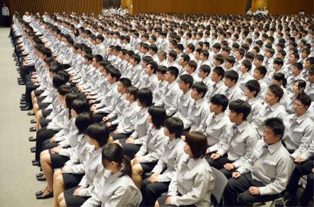 2030年に就業者790万人減 厚労省推計、ゼロ成長の場合なら