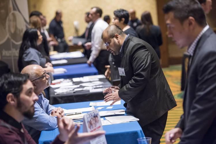 米新規失業保険申請、先週は1万2000件減