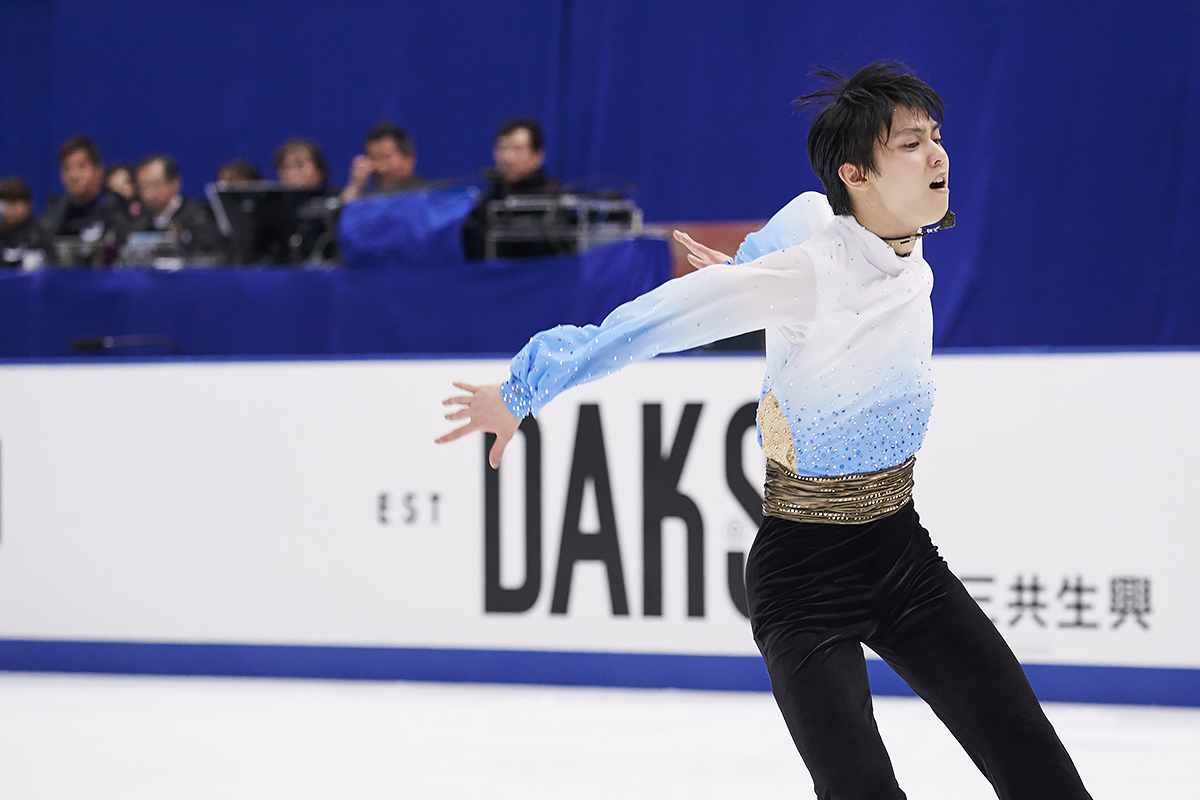羽生V、異次元の舞 完璧な演技で300点超え