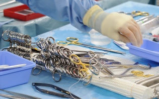 診療報酬、マイナス改定へ…１７００億円を抑制 2015年11月29日 08時28分