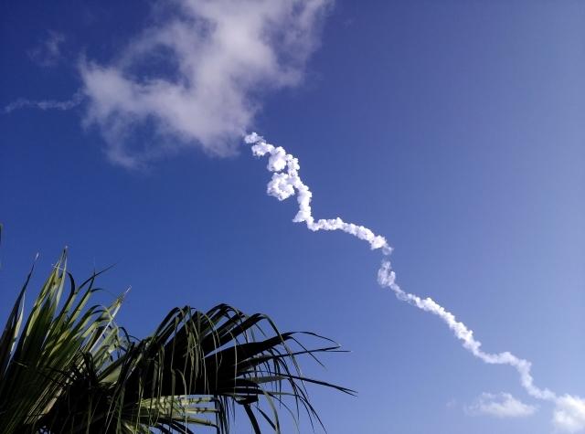 「はやぶさ２」撮影、地球と月の写真を公開