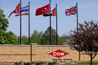 米ダウ・ケミカル、デュポンと統合交渉 米紙報道