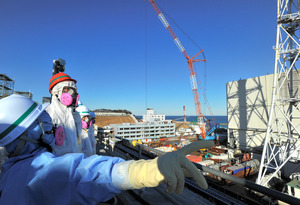 高木復興相、福島第一原発を視察 「作業、着実に前進」